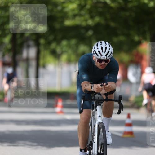 10.08.2025 - GEWOBA Citytriathlon Bremen Yannick Fuchs http://msf.ph/oto/8560384 10.08.2025 12:42:23 Radfahren 595, 611, 613, 698, 754 meine-sportfotos.de