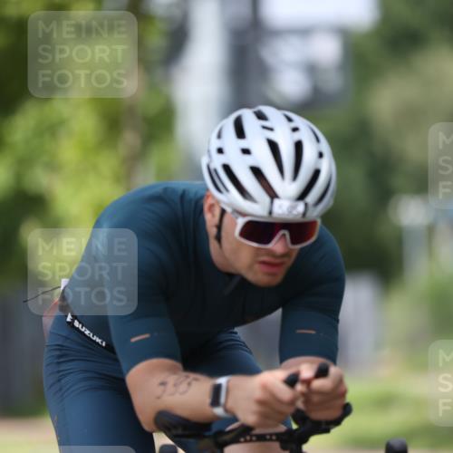10.08.2025 - GEWOBA Citytriathlon Bremen Yannick Fuchs http://msf.ph/oto/8560390 10.08.2025 12:42:23 Radfahren 595, 611, 613, 698, 754 meine-sportfotos.de