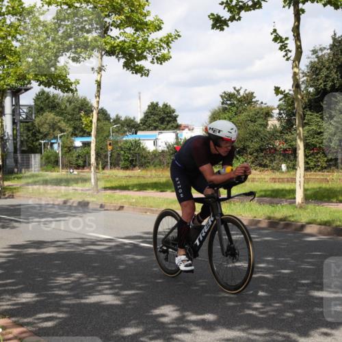 10.08.2025 - GEWOBA Citytriathlon Bremen Yannick Fuchs http://msf.ph/oto/8560396 10.08.2025 12:07:04 Radfahren 558, 623 meine-sportfotos.de