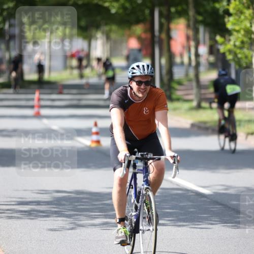 10.08.2025 - GEWOBA Citytriathlon Bremen Yannick Fuchs http://msf.ph/oto/8560414 10.08.2025 14:19:08 Radfahren 101, 116, 126, 139, 162, 201, 254, 261, 264 meine-sportfotos.de