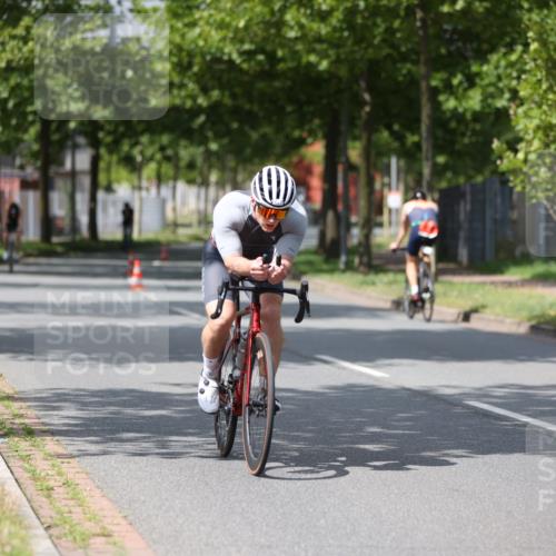 10.08.2025 - GEWOBA Citytriathlon Bremen Yannick Fuchs http://msf.ph/oto/8560416 10.08.2025 12:42:34 Radfahren 595, 611, 613, 944, 953 meine-sportfotos.de