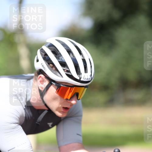 10.08.2025 - GEWOBA Citytriathlon Bremen Yannick Fuchs http://msf.ph/oto/8560424 10.08.2025 12:42:35 Radfahren 595, 611, 613, 944, 953 meine-sportfotos.de