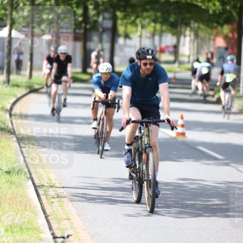 10.08.2025 - GEWOBA Citytriathlon Bremen Yannick Fuchs http://msf.ph/oto/8560440 10.08.2025 14:19:16 Radfahren 101, 124, 126, 139, 162, 201, 227, 239, 254 meine-sportfotos.de