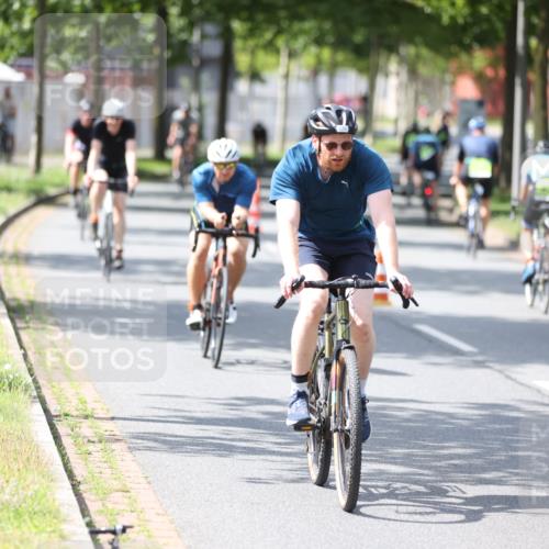 10.08.2025 - GEWOBA Citytriathlon Bremen Yannick Fuchs http://msf.ph/oto/8560443 10.08.2025 14:19:16 Radfahren 101, 124, 126, 139, 162, 201, 227, 239, 254 meine-sportfotos.de