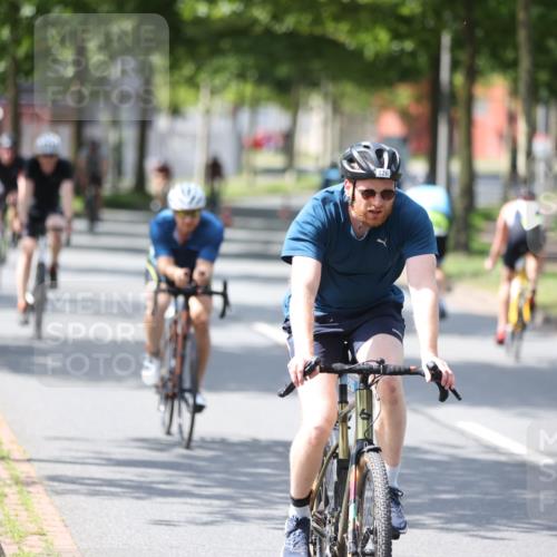 10.08.2025 - GEWOBA Citytriathlon Bremen Yannick Fuchs http://msf.ph/oto/8560451 10.08.2025 14:19:16 Radfahren 101, 124, 126, 139, 162, 201, 227, 239, 254 meine-sportfotos.de