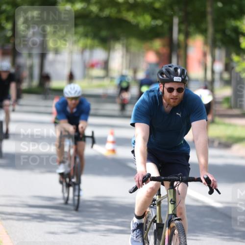 10.08.2025 - GEWOBA Citytriathlon Bremen Yannick Fuchs http://msf.ph/oto/8560453 10.08.2025 14:19:16 Radfahren 101, 124, 126, 139, 162, 201, 227, 239, 254 meine-sportfotos.de