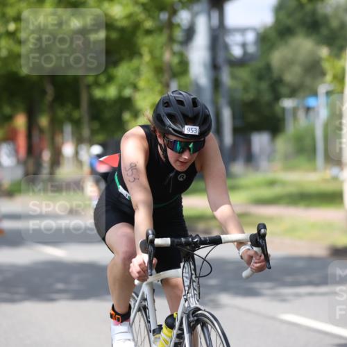 10.08.2025 - GEWOBA Citytriathlon Bremen Yannick Fuchs http://msf.ph/oto/8560460 10.08.2025 12:42:39 Radfahren 611, 613, 850, 909, 944, 953 meine-sportfotos.de