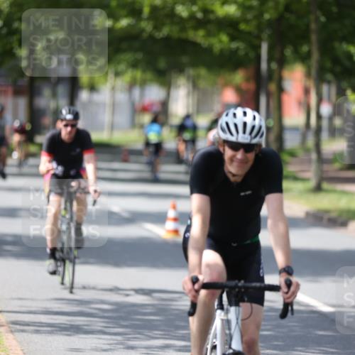 10.08.2025 - GEWOBA Citytriathlon Bremen Yannick Fuchs http://msf.ph/oto/8560482 10.08.2025 14:19:18 Radfahren 124, 126, 162, 201, 227, 239, 254 meine-sportfotos.de
