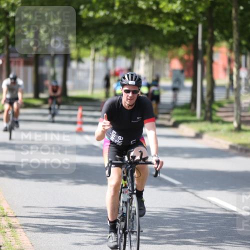 10.08.2025 - GEWOBA Citytriathlon Bremen Yannick Fuchs http://msf.ph/oto/8560489 10.08.2025 14:19:19 Radfahren 124, 126, 162, 201, 227, 239, 254 meine-sportfotos.de