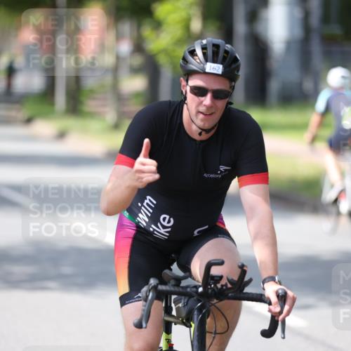 10.08.2025 - GEWOBA Citytriathlon Bremen Yannick Fuchs http://msf.ph/oto/8560504 10.08.2025 14:19:20 Radfahren 124, 126, 162, 201, 227, 239, 254 meine-sportfotos.de