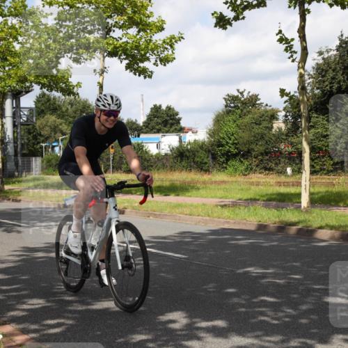 10.08.2025 - GEWOBA Citytriathlon Bremen Yannick Fuchs http://msf.ph/oto/8560554 10.08.2025 12:08:31 Radfahren 595, 597, 603, 608, 661, 672, 677, 737, 797 meine-sportfotos.de