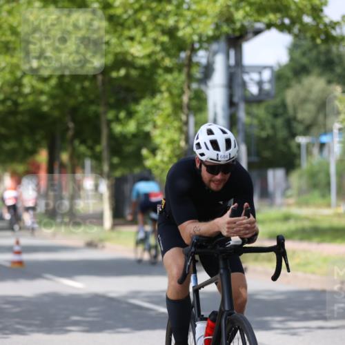 10.08.2025 - GEWOBA Citytriathlon Bremen Yannick Fuchs http://msf.ph/oto/8560621 10.08.2025 12:43:02 Radfahren 612, 628, 644, 677, 684, 710, 846, 850, 871, 889, 909 meine-sportfotos.de