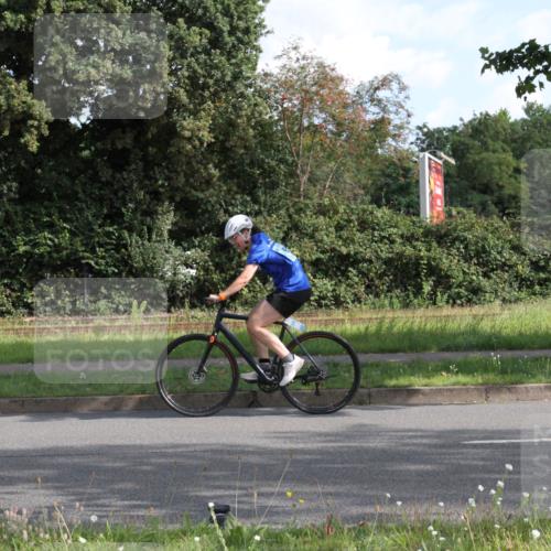 10.08.2025 - GEWOBA Citytriathlon Bremen Yannick Fuchs http://msf.ph/oto/8560636 10.08.2025 10:38:40 Radfahren 31, 63, 119, 163, 211, 429, 443, 463, 475, 506, 513 meine-sportfotos.de