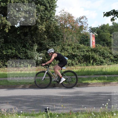 10.08.2025 - GEWOBA Citytriathlon Bremen Yannick Fuchs http://msf.ph/oto/8560647 10.08.2025 10:38:41 Radfahren 31, 63, 119, 163, 211, 429, 443, 475, 506, 513 meine-sportfotos.de