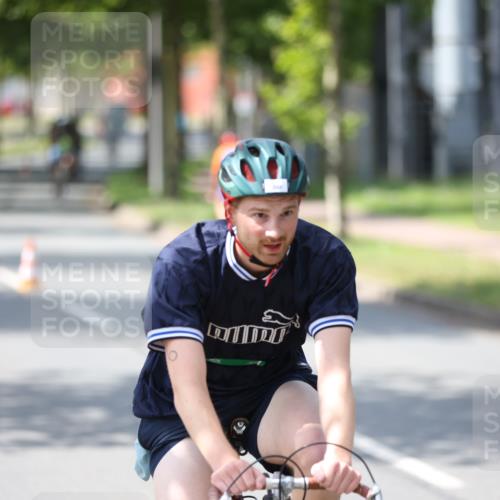 10.08.2025 - GEWOBA Citytriathlon Bremen Yannick Fuchs http://msf.ph/oto/8560655 10.08.2025 14:20:02 Radfahren 18, 36, 130, 195, 238, 256, 257 meine-sportfotos.de