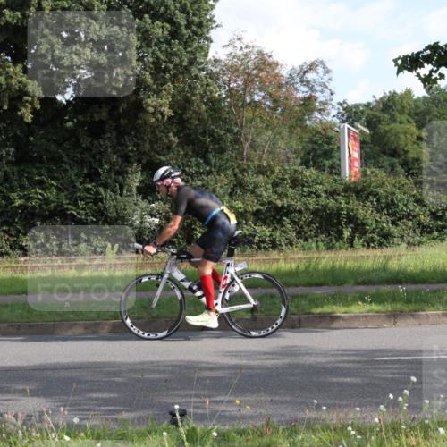 10.08.2025 - GEWOBA Citytriathlon Bremen Yannick Fuchs http://msf.ph/oto/8560659 10.08.2025 10:38:42 Radfahren 31, 63, 119, 163, 211, 429, 443, 475, 506, 513 meine-sportfotos.de