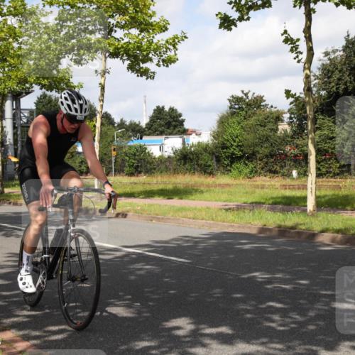 10.08.2025 - GEWOBA Citytriathlon Bremen Yannick Fuchs http://msf.ph/oto/8560664 10.08.2025 12:09:35 Radfahren 611, 633, 674, 697, 703, 814, 880 meine-sportfotos.de