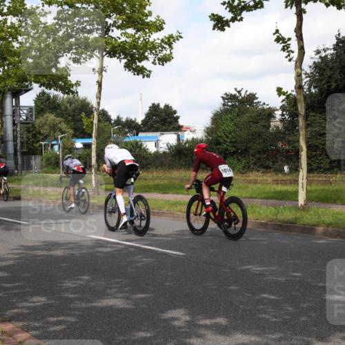 10.08.2025 - GEWOBA Citytriathlon Bremen Yannick Fuchs http://msf.ph/oto/8560686 10.08.2025 12:09:44 Radfahren 586, 674, 688, 697, 703, 732, 830, 849 meine-sportfotos.de