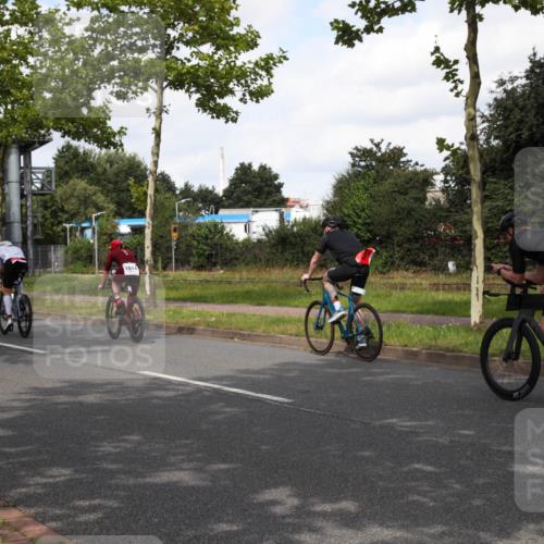 10.08.2025 - GEWOBA Citytriathlon Bremen Yannick Fuchs http://msf.ph/oto/8560691 10.08.2025 12:09:45 Radfahren 586, 628, 674, 688, 697, 703, 732, 830, 849 meine-sportfotos.de
