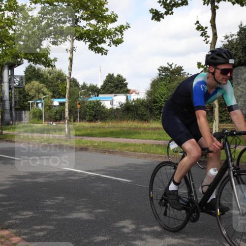 10.08.2025 - GEWOBA Citytriathlon Bremen Yannick Fuchs http://msf.ph/oto/8560704 10.08.2025 12:09:47 Radfahren 586, 628, 674, 688, 697, 703, 732, 830, 849 meine-sportfotos.de