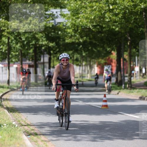 10.08.2025 - GEWOBA Citytriathlon Bremen Yannick Fuchs http://msf.ph/oto/8560705 10.08.2025 12:43:16 Radfahren 612, 646, 677, 885, 889, 945, 964, 1038 meine-sportfotos.de