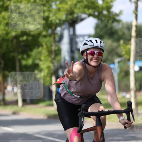 10.08.2025 - GEWOBA Citytriathlon Bremen Yannick Fuchs http://msf.ph/oto/8560717 10.08.2025 12:43:17 Radfahren 612, 646, 677, 885, 889, 945, 964, 1038 meine-sportfotos.de
