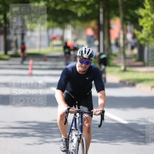 10.08.2025 - GEWOBA Citytriathlon Bremen Yannick Fuchs http://msf.ph/oto/8560734 10.08.2025 14:20:11 Radfahren 18, 29, 52, 130, 195, 197, 238, 256, 257 meine-sportfotos.de