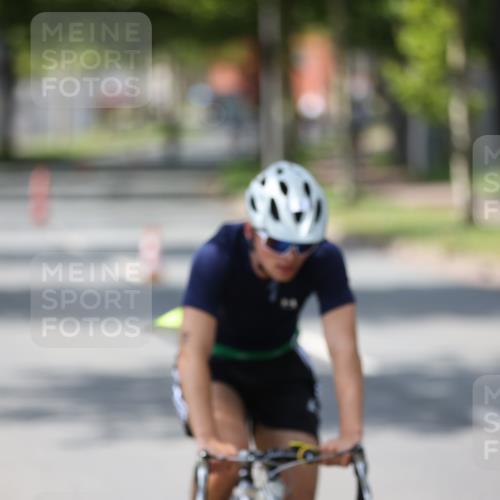 10.08.2025 - GEWOBA Citytriathlon Bremen Yannick Fuchs http://msf.ph/oto/8560766 10.08.2025 14:20:17 Radfahren 18, 29, 52, 130, 195, 197, 238, 256, 257 meine-sportfotos.de