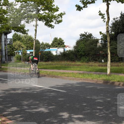10.08.2025 - GEWOBA Citytriathlon Bremen Yannick Fuchs http://msf.ph/oto/8560767 10.08.2025 12:10:05 Radfahren 586, 607, 628, 688, 732, 830, 1024 meine-sportfotos.de
