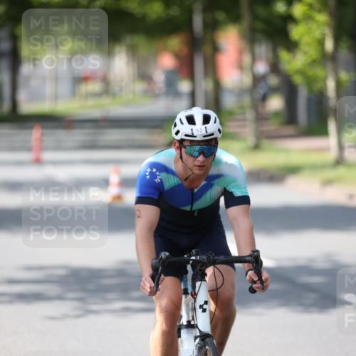 10.08.2025 - GEWOBA Citytriathlon Bremen Yannick Fuchs http://msf.ph/oto/8560787 10.08.2025 14:20:20 Radfahren 28, 29, 35, 52, 80, 130, 197, 238, 256, 257 meine-sportfotos.de