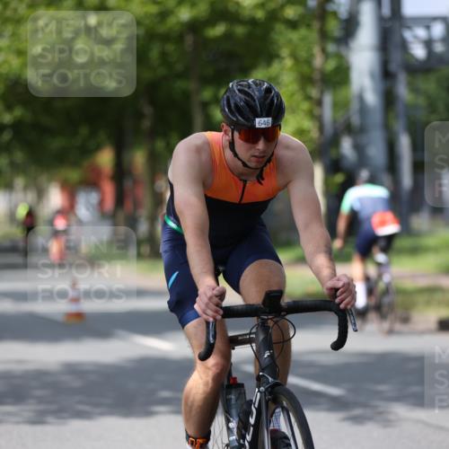 10.08.2025 - GEWOBA Citytriathlon Bremen Yannick Fuchs http://msf.ph/oto/8560788 10.08.2025 12:43:23 Radfahren 612, 646, 835, 885, 945, 955, 964, 1038 meine-sportfotos.de