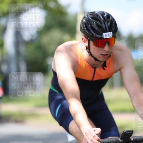 10.08.2025 - GEWOBA Citytriathlon Bremen Yannick Fuchs http://msf.ph/oto/8560794 10.08.2025 12:43:23 Radfahren 612, 646, 835, 885, 945, 955, 964, 1038 meine-sportfotos.de