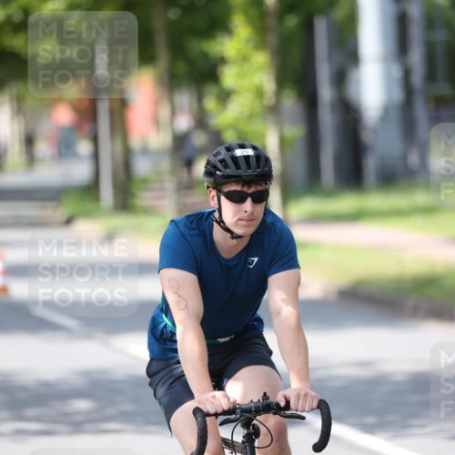 10.08.2025 - GEWOBA Citytriathlon Bremen Yannick Fuchs http://msf.ph/oto/8560827 10.08.2025 14:20:25 Radfahren 28, 29, 35, 52, 67, 80, 197, 274 meine-sportfotos.de
