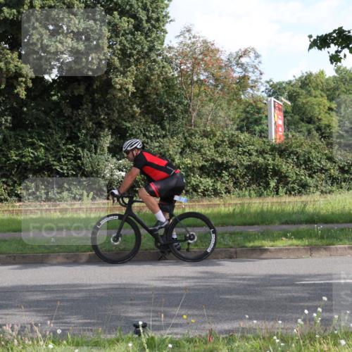 10.08.2025 - GEWOBA Citytriathlon Bremen Yannick Fuchs http://msf.ph/oto/8560834 10.08.2025 10:39:01 Radfahren 111, 113, 119, 417, 472, 498, 499, 506 meine-sportfotos.de