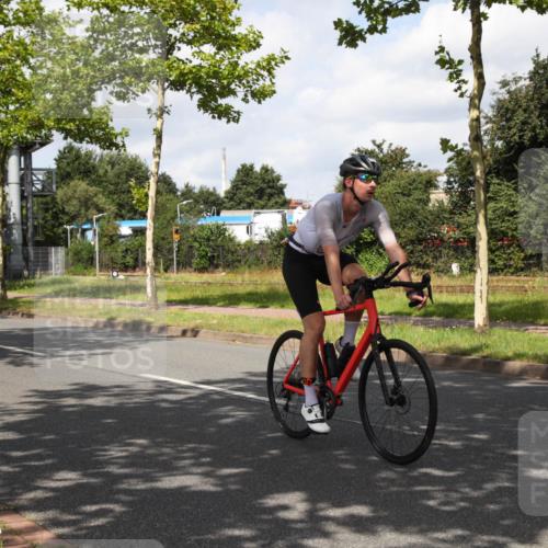 10.08.2025 - GEWOBA Citytriathlon Bremen Yannick Fuchs http://msf.ph/oto/8560848 10.08.2025 12:10:44 Radfahren 573, 622, 629, 644, 647, 651, 656, 659, 685, 712, 716, 722, 730, 748, 755, 819, 889, 898, 1014 meine-sportfotos.de