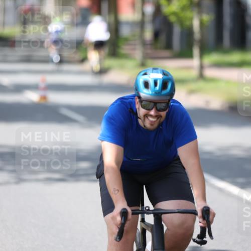 10.08.2025 - GEWOBA Citytriathlon Bremen Yannick Fuchs http://msf.ph/oto/8560850 10.08.2025 14:20:35 Radfahren 11, 28, 35, 67, 69, 80, 216, 229, 274, 281 meine-sportfotos.de