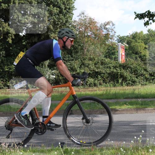10.08.2025 - GEWOBA Citytriathlon Bremen Yannick Fuchs http://msf.ph/oto/8560857 10.08.2025 10:39:03 Radfahren 111, 113, 215, 417, 472, 498, 499 meine-sportfotos.de