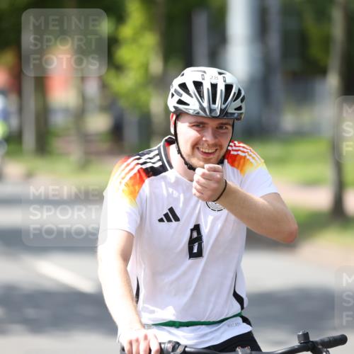 10.08.2025 - GEWOBA Citytriathlon Bremen Yannick Fuchs http://msf.ph/oto/8560881 10.08.2025 14:20:40 Radfahren 11, 28, 35, 56, 61, 67, 69, 80, 110, 145, 216, 229, 272, 274, 281, 312 meine-sportfotos.de