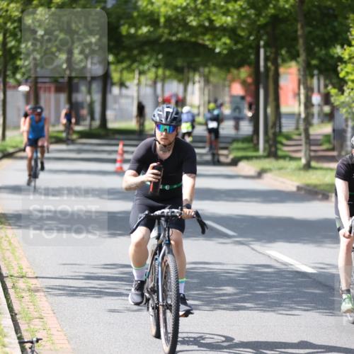 10.08.2025 - GEWOBA Citytriathlon Bremen Yannick Fuchs http://msf.ph/oto/8560891 10.08.2025 14:20:41 Radfahren 11, 28, 35, 56, 61, 67, 69, 80, 110, 145, 157, 216, 229, 272, 274, 281, 312 meine-sportfotos.de