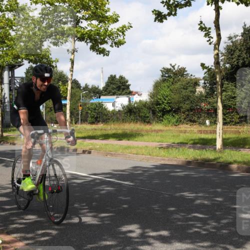 10.08.2025 - GEWOBA Citytriathlon Bremen Yannick Fuchs http://msf.ph/oto/8560893 10.08.2025 12:11:07 Radfahren 575, 625, 669, 679, 687, 716, 800, 812, 835 meine-sportfotos.de