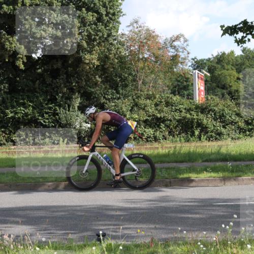 10.08.2025 - GEWOBA Citytriathlon Bremen Yannick Fuchs http://msf.ph/oto/8560900 10.08.2025 10:39:09 Radfahren 35, 107, 111, 113, 165, 215, 417, 472, 498, 499 meine-sportfotos.de
