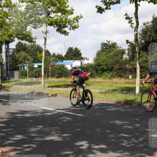 10.08.2025 - GEWOBA Citytriathlon Bremen Yannick Fuchs http://msf.ph/oto/8560919 10.08.2025 12:11:19 Radfahren 575, 645, 669, 679, 687, 713, 835, 894 meine-sportfotos.de