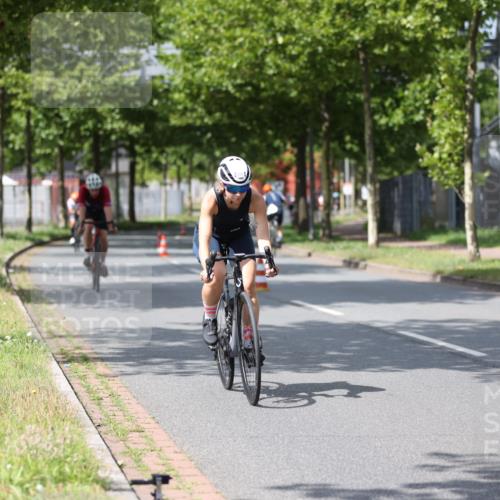 10.08.2025 - GEWOBA Citytriathlon Bremen Yannick Fuchs http://msf.ph/oto/8560921 10.08.2025 12:43:42 Radfahren 608, 835, 837, 842, 907, 925, 954, 955, 1012 meine-sportfotos.de