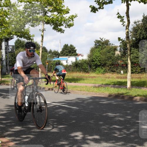 10.08.2025 - GEWOBA Citytriathlon Bremen Yannick Fuchs http://msf.ph/oto/8560922 10.08.2025 12:11:20 Radfahren 575, 645, 669, 679, 687, 713, 835, 894, 1038 meine-sportfotos.de