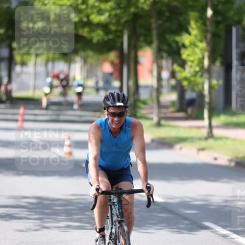 10.08.2025 - GEWOBA Citytriathlon Bremen Yannick Fuchs http://msf.ph/oto/8560924 10.08.2025 14:20:44 Radfahren 11, 28, 56, 61, 67, 69, 73, 80, 110, 145, 157, 216, 229, 272, 274, 281, 312 meine-sportfotos.de