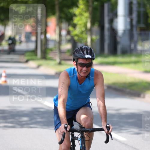 10.08.2025 - GEWOBA Citytriathlon Bremen Yannick Fuchs http://msf.ph/oto/8560930 10.08.2025 14:20:44 Radfahren 11, 28, 56, 61, 67, 69, 73, 80, 110, 145, 157, 216, 229, 272, 274, 281, 312 meine-sportfotos.de