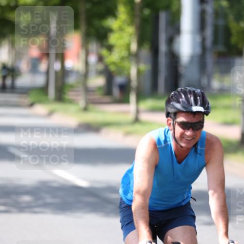 10.08.2025 - GEWOBA Citytriathlon Bremen Yannick Fuchs http://msf.ph/oto/8560931 10.08.2025 14:20:45 Radfahren 11, 28, 56, 61, 67, 69, 73, 110, 145, 157, 216, 229, 272, 274, 281, 312 meine-sportfotos.de