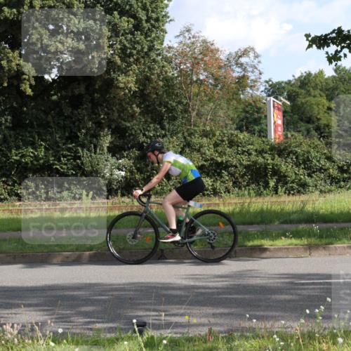 10.08.2025 - GEWOBA Citytriathlon Bremen Yannick Fuchs http://msf.ph/oto/8560934 10.08.2025 10:39:11 Radfahren 35, 107, 111, 113, 165, 215, 417, 472, 481, 498, 499 meine-sportfotos.de