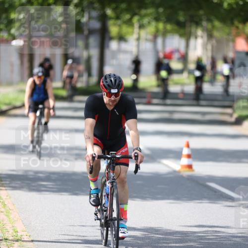 10.08.2025 - GEWOBA Citytriathlon Bremen Yannick Fuchs http://msf.ph/oto/8560935 10.08.2025 14:20:45 Radfahren 11, 28, 56, 61, 67, 69, 73, 110, 145, 157, 216, 229, 272, 274, 281, 312 meine-sportfotos.de