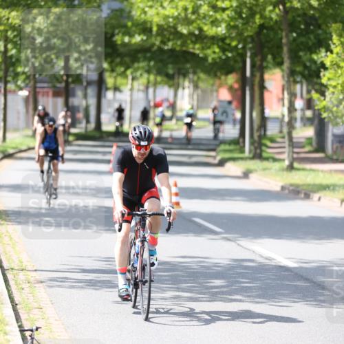 10.08.2025 - GEWOBA Citytriathlon Bremen Yannick Fuchs http://msf.ph/oto/8560942 10.08.2025 14:20:46 Radfahren 11, 56, 61, 67, 69, 73, 110, 142, 145, 157, 216, 229, 272, 274, 281, 312 meine-sportfotos.de